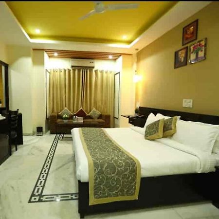 Hotel Rajwada Inn & Club Udaipur Esterno foto